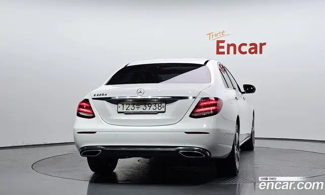 Mercedes-Benz E-Class 2019 1.9 автомат (гидро), миниатюра 4
