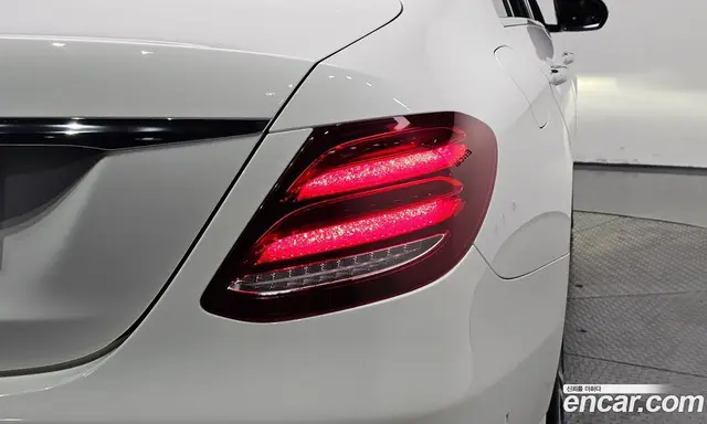 Mercedes-Benz E-Class 2019 1.9 автомат (гидро), миниатюра 9