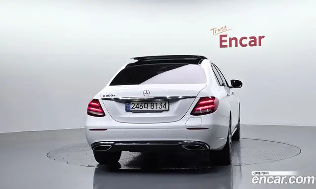 Mercedes-Benz E-Class 2019 2.0 автомат (гидро), миниатюра 3 Mercedes-Benz E-Class 2019 2.0 автомат (гидро), миниатюра 3