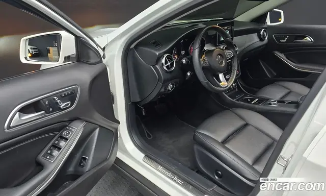 Mercedes-Benz GLA-Class 2018 2.0 автомат (гидро), миниатюра 12