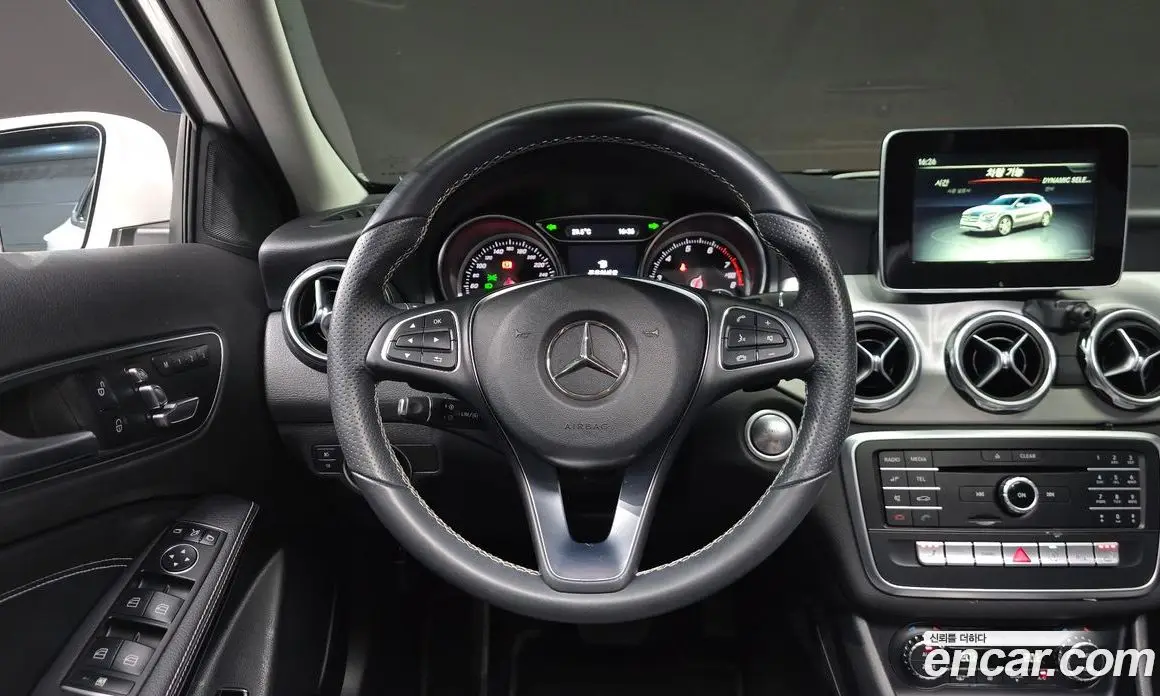 Mercedes-Benz GLA-Class 2018 2.0 автомат (гидро), фото 17