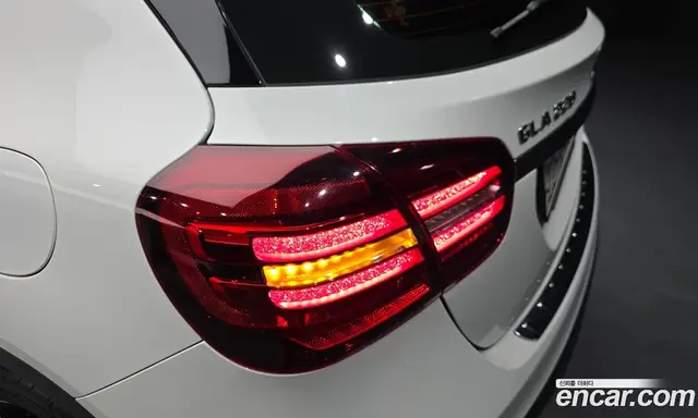 Mercedes-Benz GLA-Class 2018 2.0 автомат (гидро), миниатюра 8