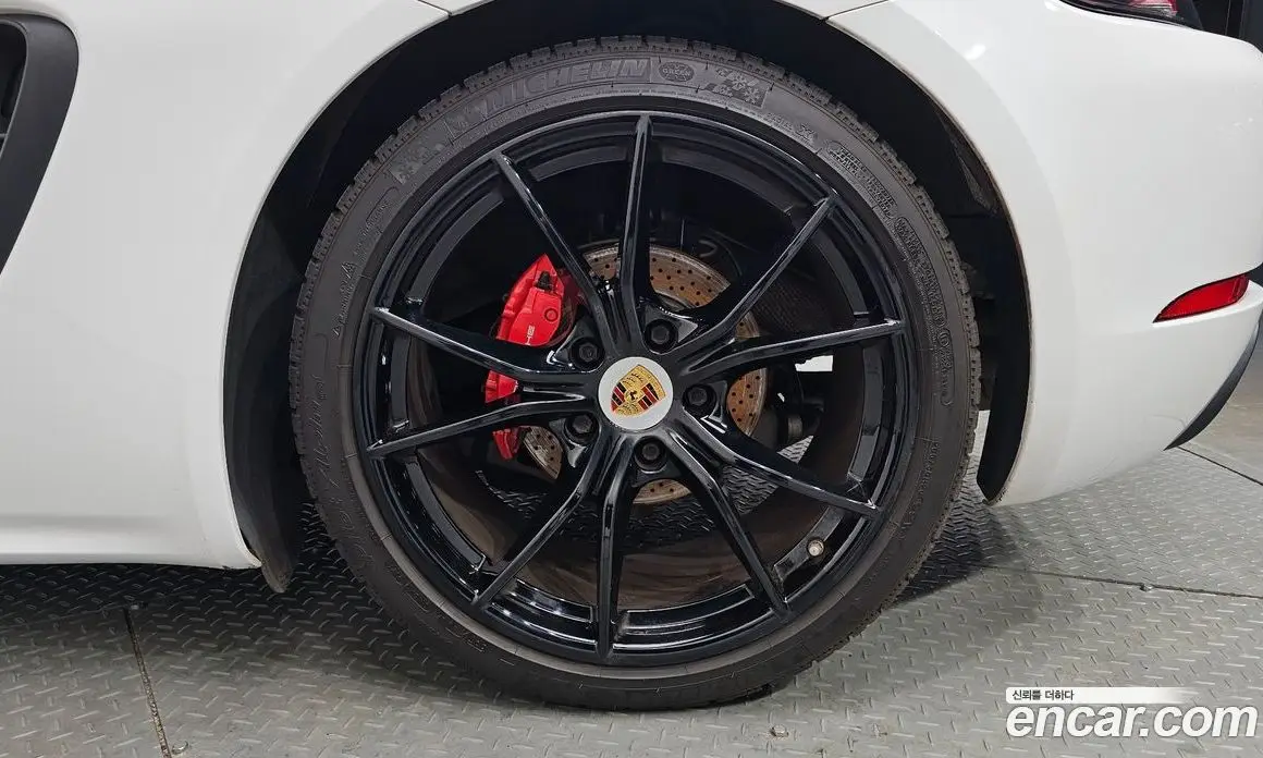 Porsche 718 2018 2.5 автомат (гидро), фото 6 Porsche 718 2018 2.5 автомат (гидро), фото 6