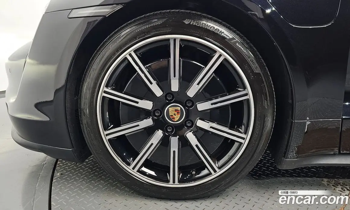Porsche Taycan 2021 0.1 автомат (гидро), фото 4