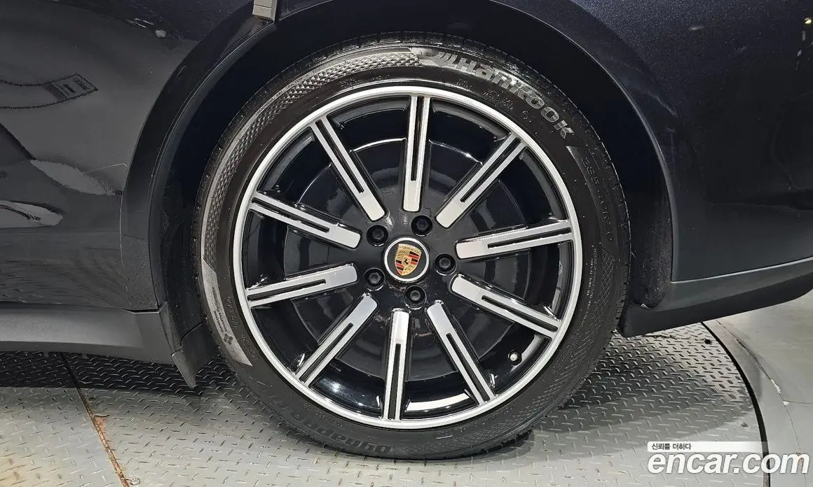 Porsche Taycan 2021 0.1 автомат (гидро), фото 6