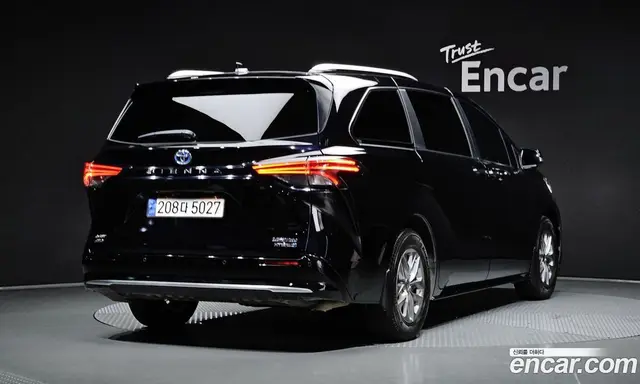 Toyota Sienna 2024 2.5 автомат (гидро), миниатюра 2