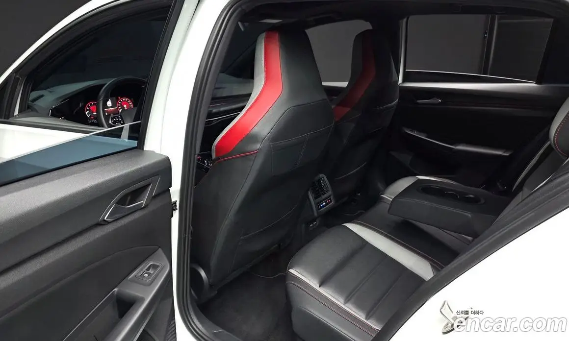 Volkswagen Golf 2024 2.0 автомат (гидро), фото 18
