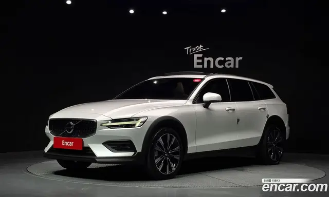 Volvo V60, 2022, 33 949 км