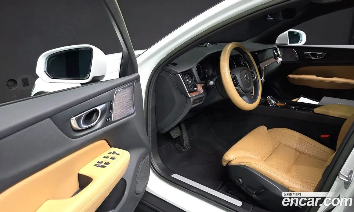 Volvo V60 2022 2.0 автомат (гидро), фото 13