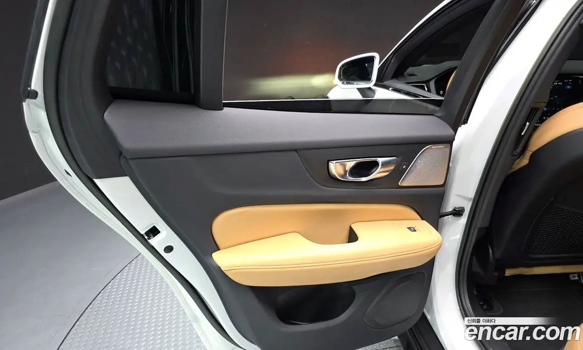 Volvo V60 2022 2.0 автомат (гидро), фото 15