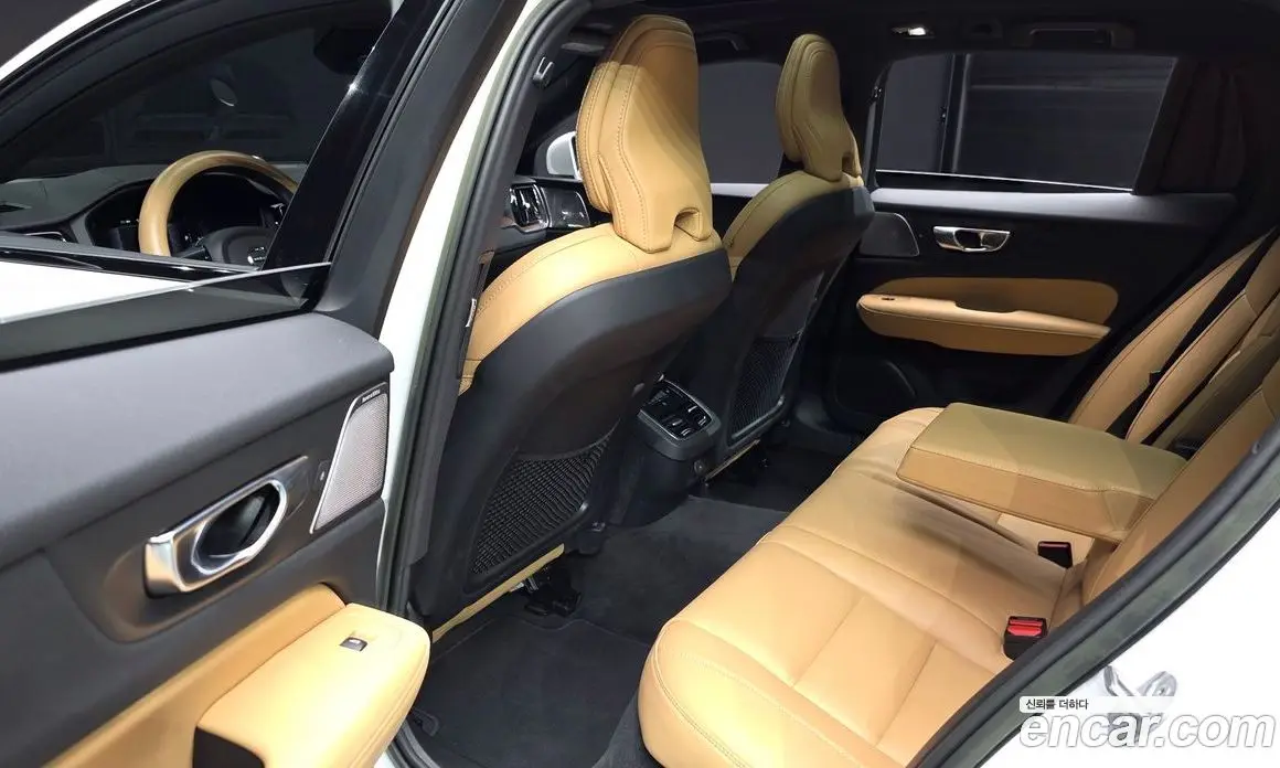 Volvo V60 2022 2.0 автомат (гидро), фото 17