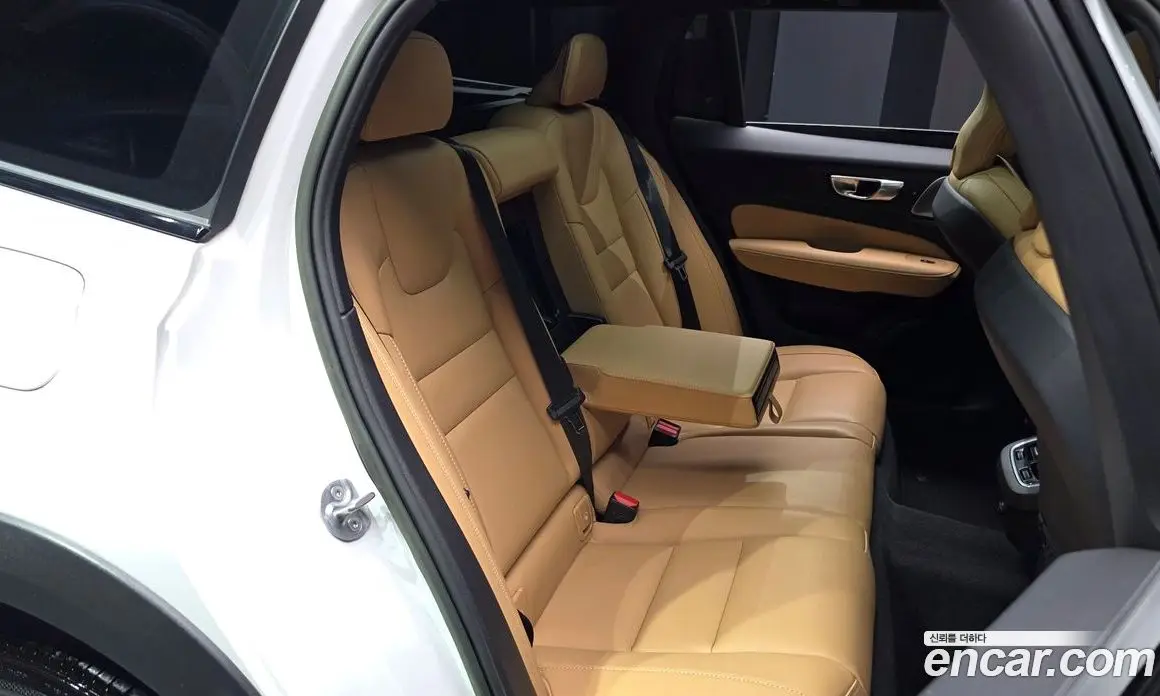 Volvo V60 2022 2.0 автомат (гидро), фото 18