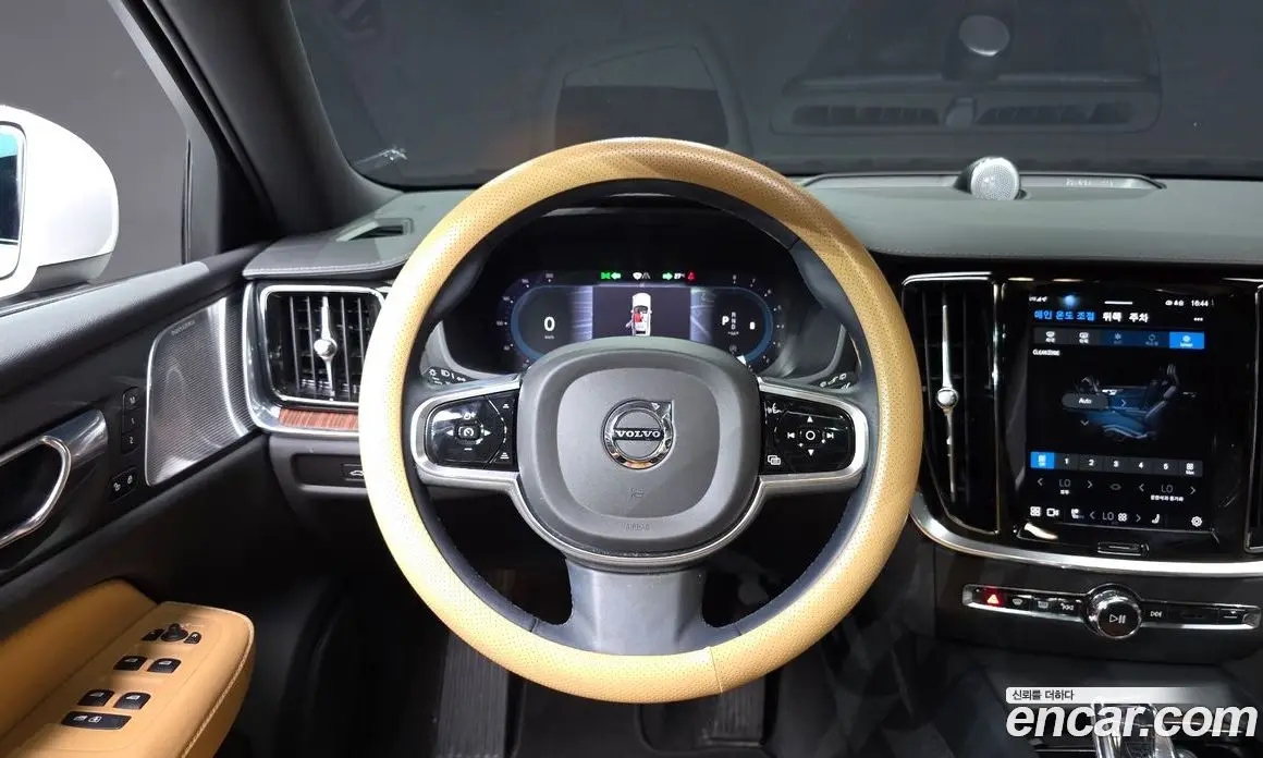 Volvo V60 2022 2.0 автомат (гидро), фото 19