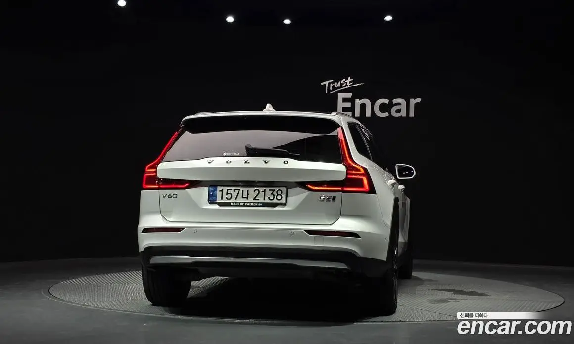 Volvo V60 2022 2.0 автомат (гидро), фото 4