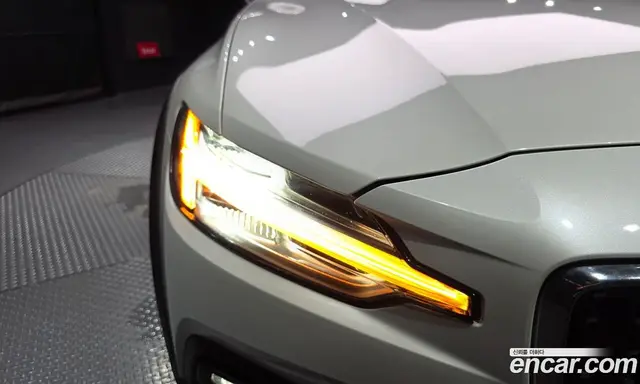Volvo V60 2022 2.0 автомат (гидро), миниатюра 8