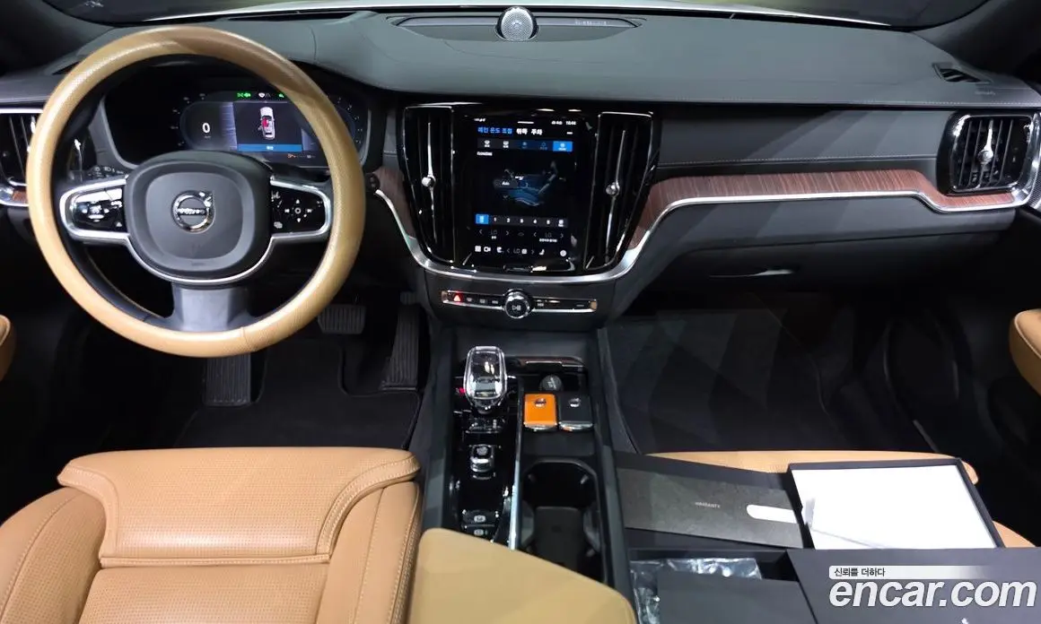 Volvo V60 2022 2.0 автомат (гидро), фото 10