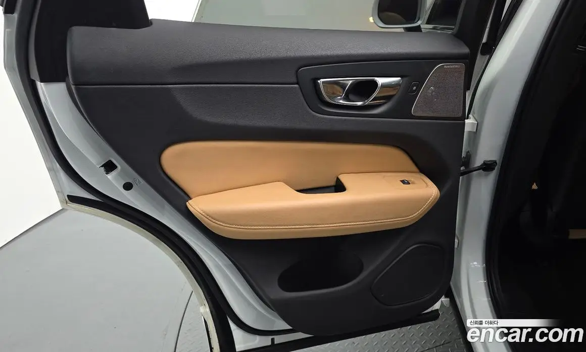 Volvo XC60 2018 2.0 автомат (гидро), фото 15 Volvo XC60 2018 2.0 автомат (гидро), фото 15