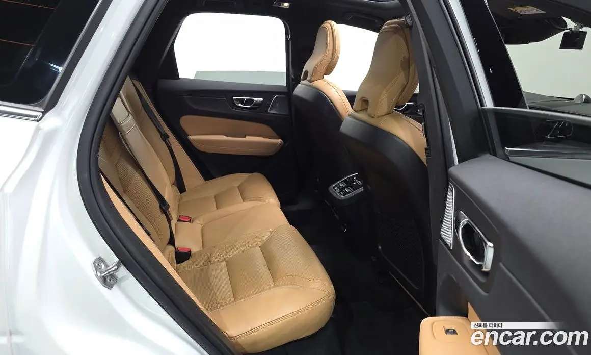 Volvo XC60 2018 2.0 автомат (гидро), фото 17 Volvo XC60 2018 2.0 автомат (гидро), фото 17