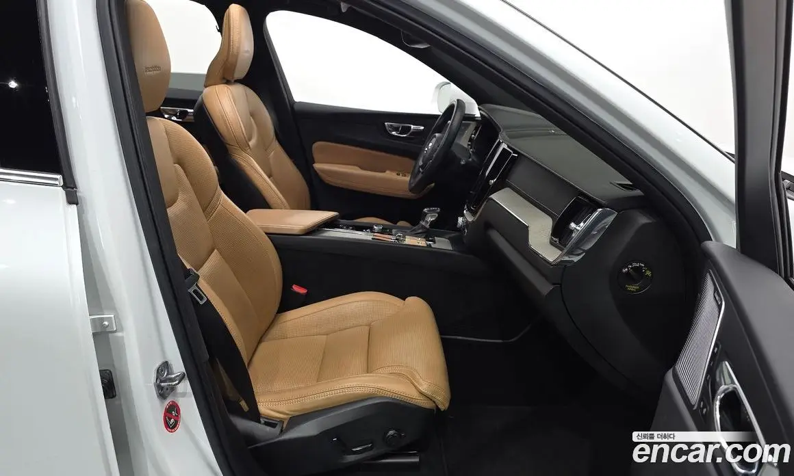 Volvo XC60 2018 2.0 автомат (гидро), фото 18 Volvo XC60 2018 2.0 автомат (гидро), фото 18