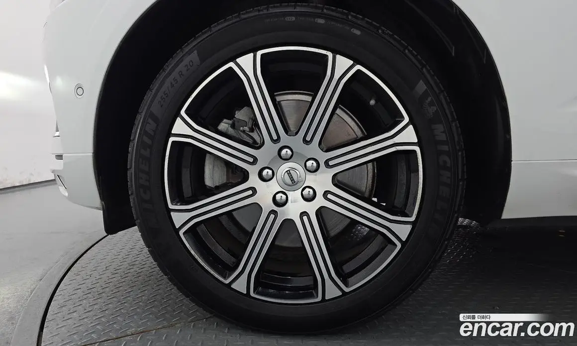 Volvo XC60 2018 2.0 автомат (гидро), фото 5 Volvo XC60 2018 2.0 автомат (гидро), фото 5