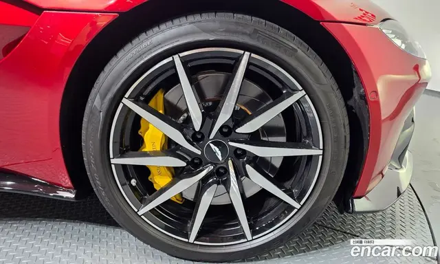 Aston Martin Vantage 2019 4.0 автомат (гидро), миниатюра 5
