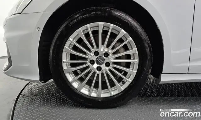 Audi A6 2019 2.0 автомат (гидро), миниатюра 4