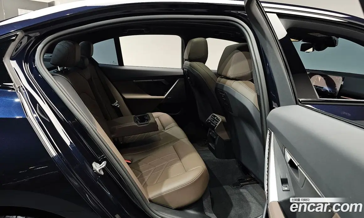 BMW 5 серия 2024 2.0 автомат (гидро), фото 17