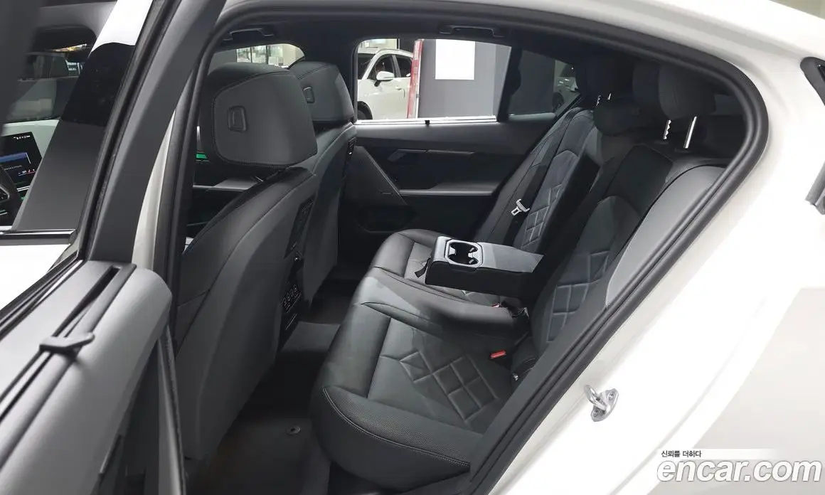 BMW 5 серия 2025 2.0 автомат (гидро), фото 16 BMW 5 серия 2025 2.0 автомат (гидро), фото 16