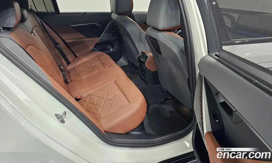 BMW 5 серия 2025 2.0 автомат (гидро), фото 17