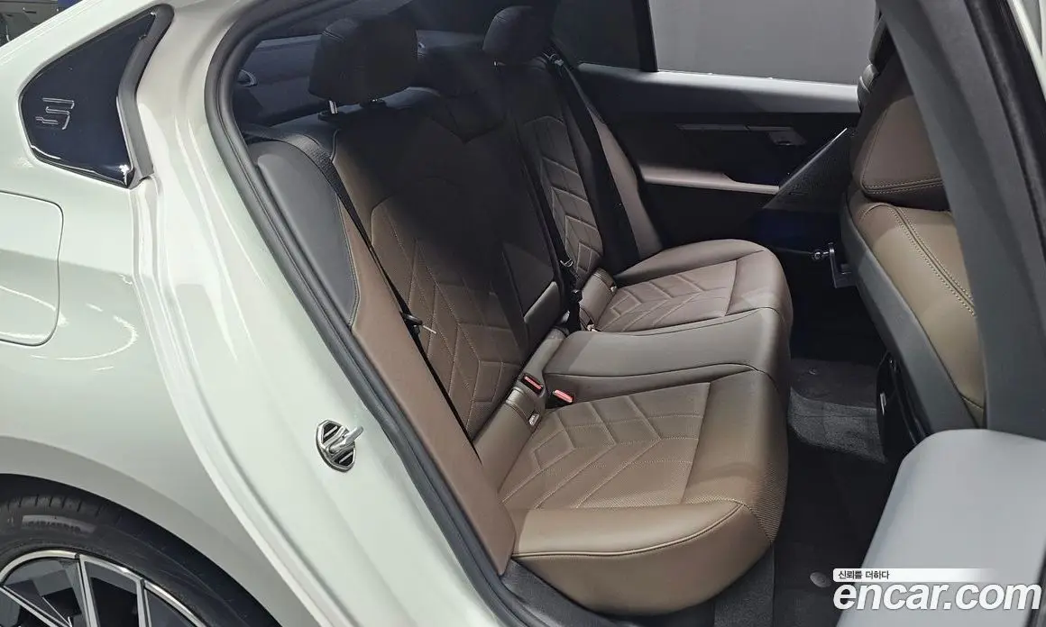 BMW 5 серия 2025 2.0 автомат (гидро), фото 16 BMW 5 серия 2025 2.0 автомат (гидро), фото 16