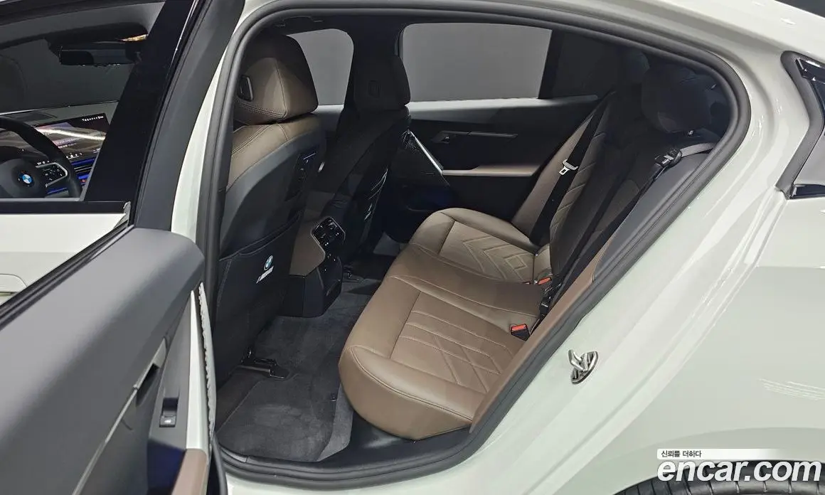 BMW 5 серия 2025 2.0 автомат (гидро), фото 18 BMW 5 серия 2025 2.0 автомат (гидро), фото 18