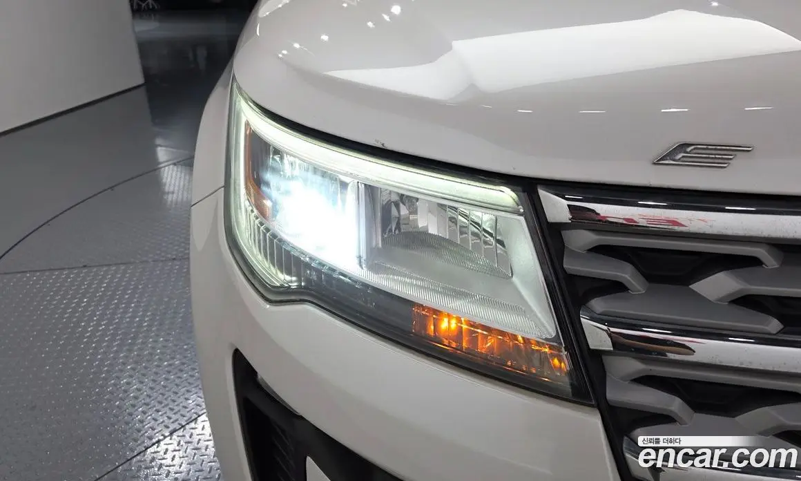 Ford Explorer 2019 2.3 автомат (гидро), фото 8