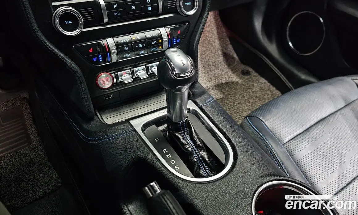 Ford Mustang 2018 2.3 автомат (гидро), фото 11
