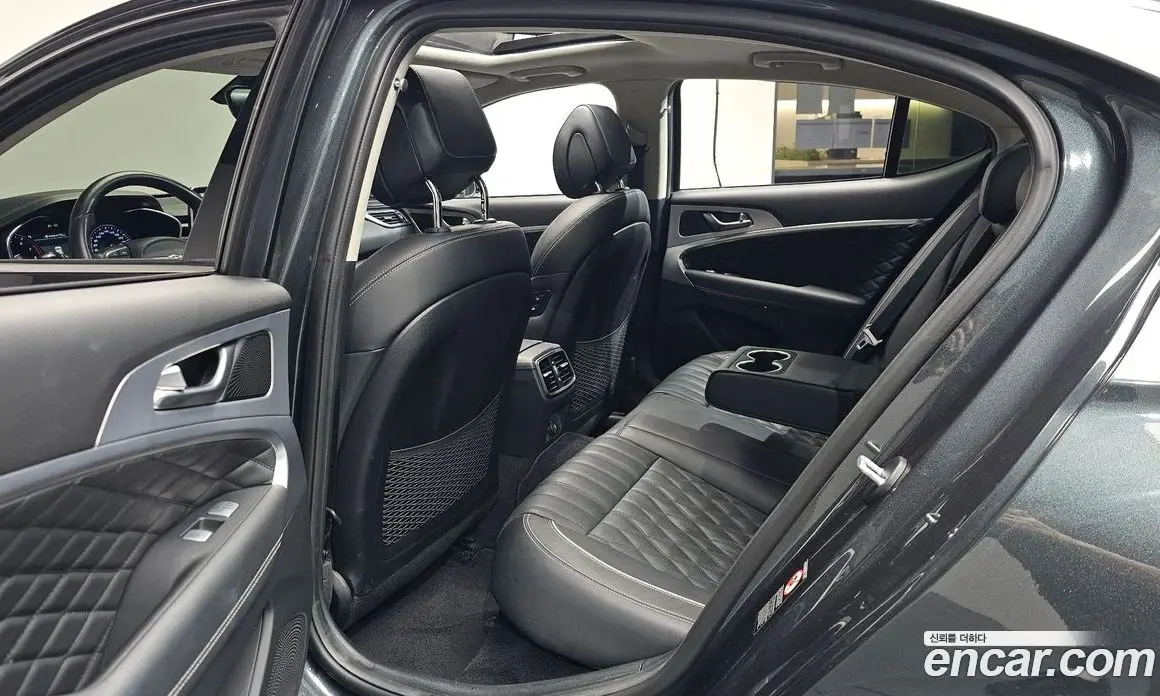 Genesis G70 2018 2.0 автомат (гидро), фото 16 Genesis G70 2018 2.0 автомат (гидро), фото 16