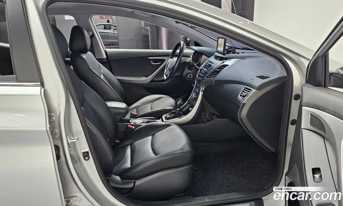 Hyundai Avante 2015 1.6 автомат (гидро), фото 15