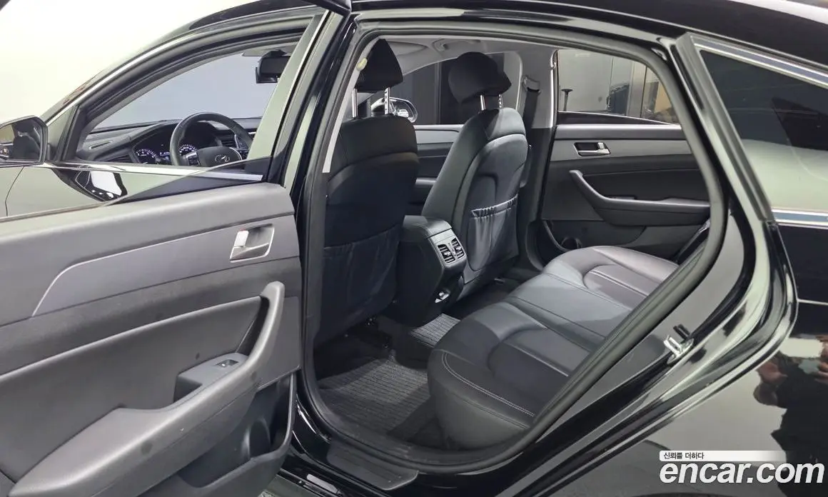 Hyundai Sonata 2017 2.0 автомат (гидро), фото 16 Hyundai Sonata 2017 2.0 автомат (гидро), фото 16