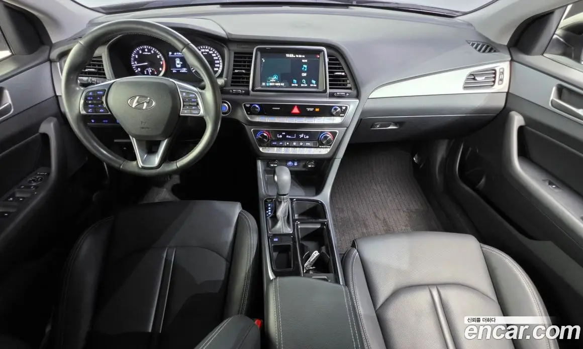 Hyundai Sonata 2017 2.0 автомат (гидро), фото 10 Hyundai Sonata 2017 2.0 автомат (гидро), фото 10