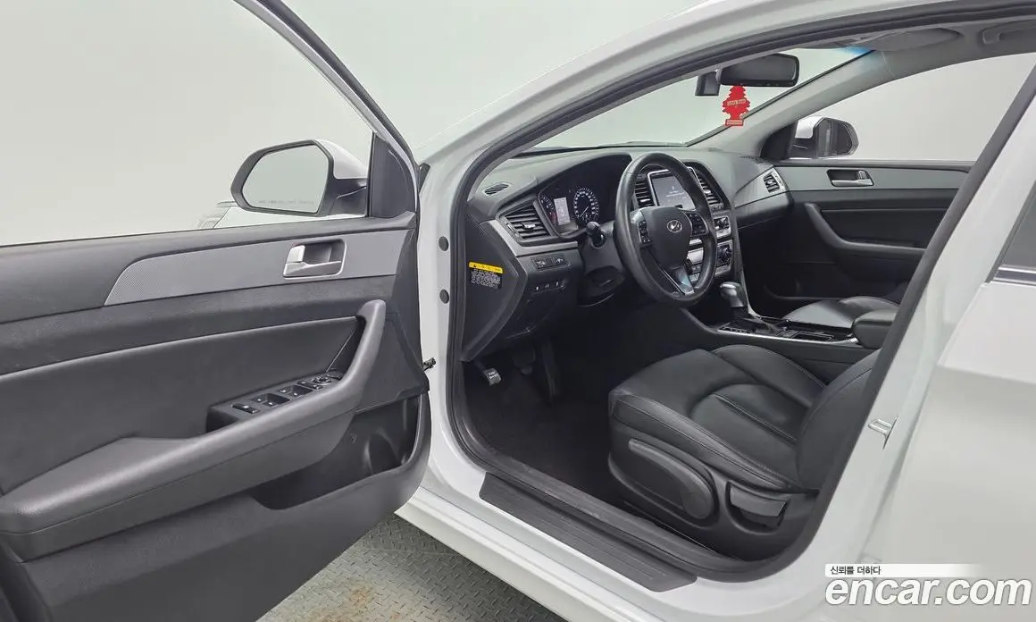 Hyundai Sonata 2018 2.0 автомат (гидро), фото 13 Hyundai Sonata 2018 2.0 автомат (гидро), фото 13