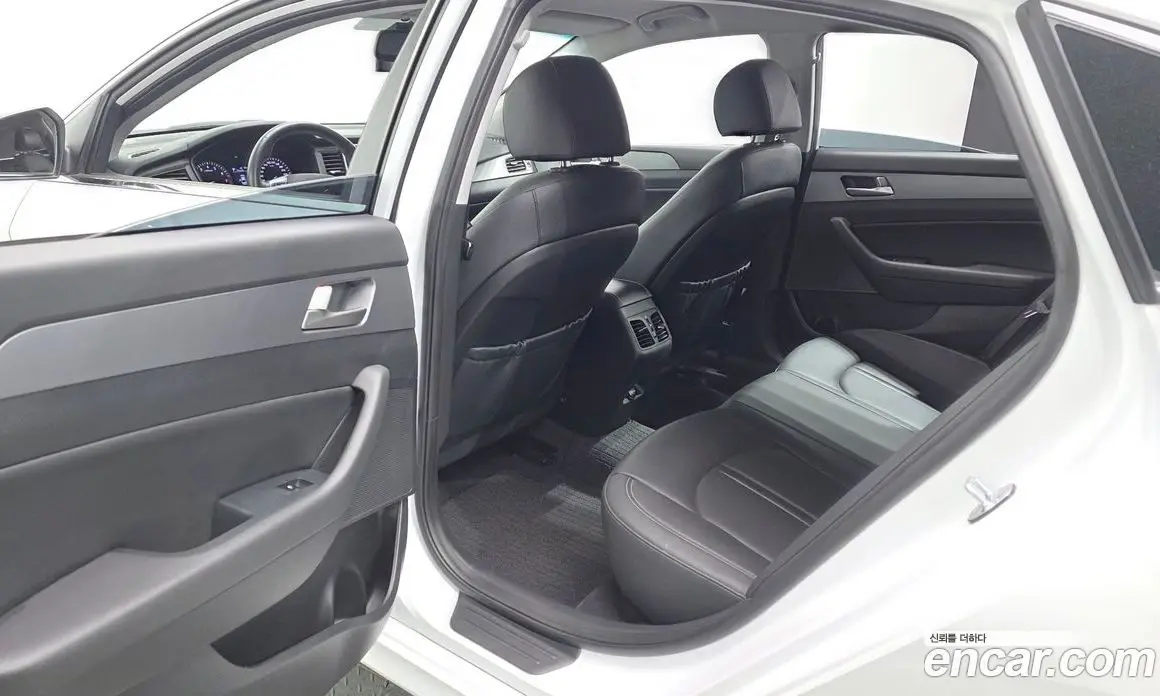 Hyundai Sonata 2018 2.0 автомат (гидро), фото 18 Hyundai Sonata 2018 2.0 автомат (гидро), фото 18