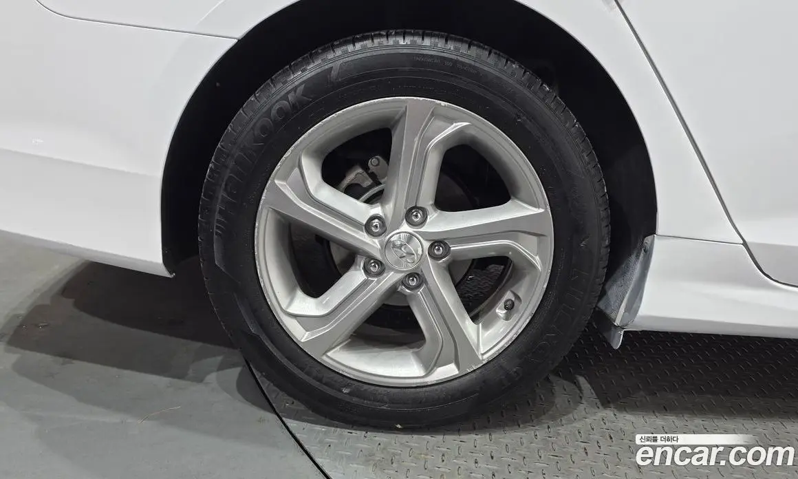 Hyundai Sonata 2018 2.0 автомат (гидро), фото 5 Hyundai Sonata 2018 2.0 автомат (гидро), фото 5
