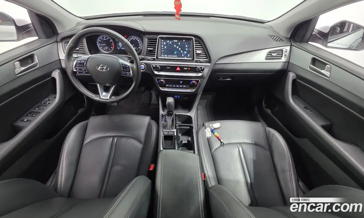 Hyundai Sonata 2018 2.0 автомат (гидро), фото 10 Hyundai Sonata 2018 2.0 автомат (гидро), фото 10