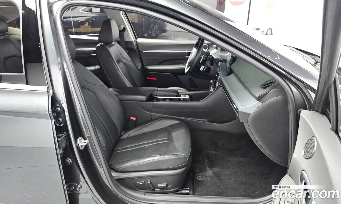 Hyundai Sonata 2023 1.6 автомат (гидро), фото 13