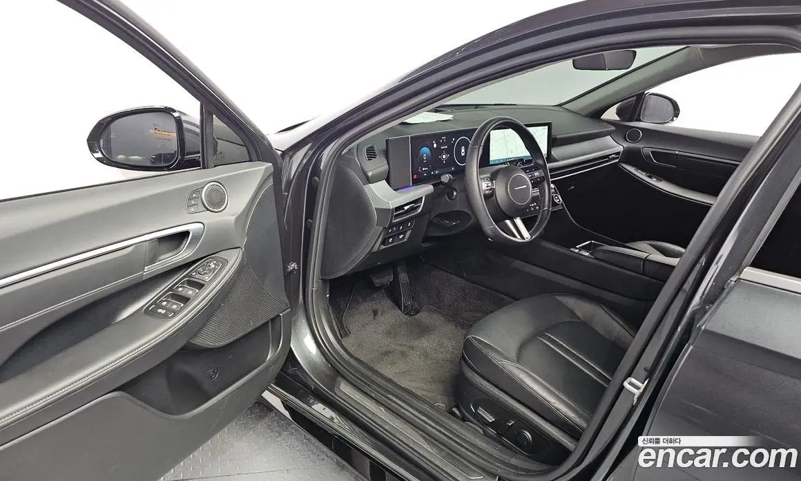 Hyundai Sonata 2023 1.6 автомат (гидро), фото 17
