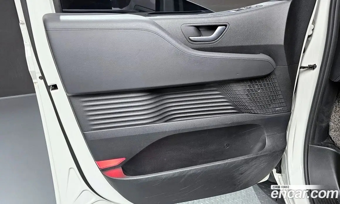 Hyundai Staria 2021 2.2 автомат (гидро), фото 14