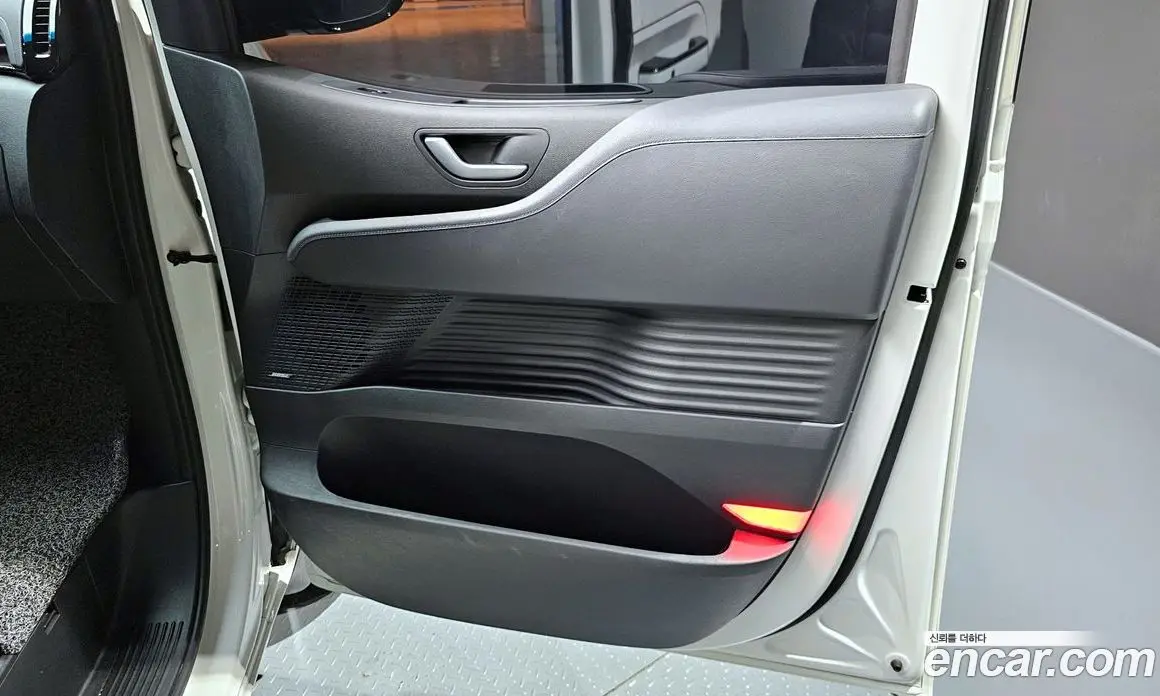 Hyundai Staria 2021 2.2 автомат (гидро), фото 15