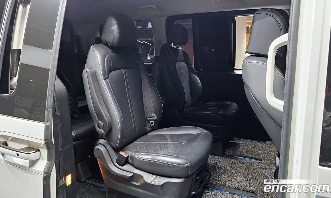 Hyundai Staria 2021 2.2 автомат (гидро), фото 17