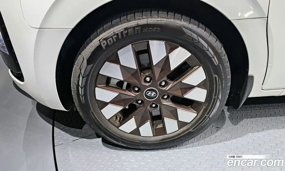 Hyundai Staria 2021 2.2 автомат (гидро), фото 5