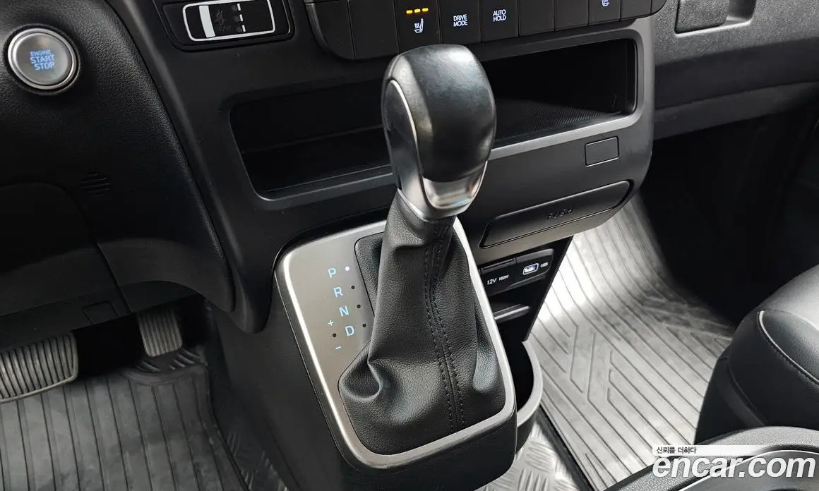 Hyundai Staria 2022 2.2 автомат (гидро), фото 11