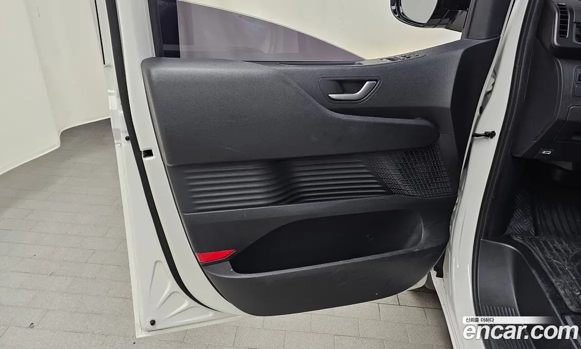 Hyundai Staria 2022 2.2 автомат (гидро), фото 14