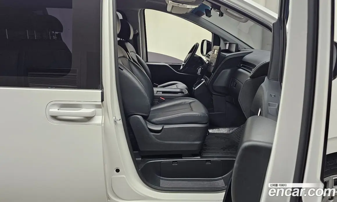 Hyundai Staria 2022 2.2 автомат (гидро), фото 15